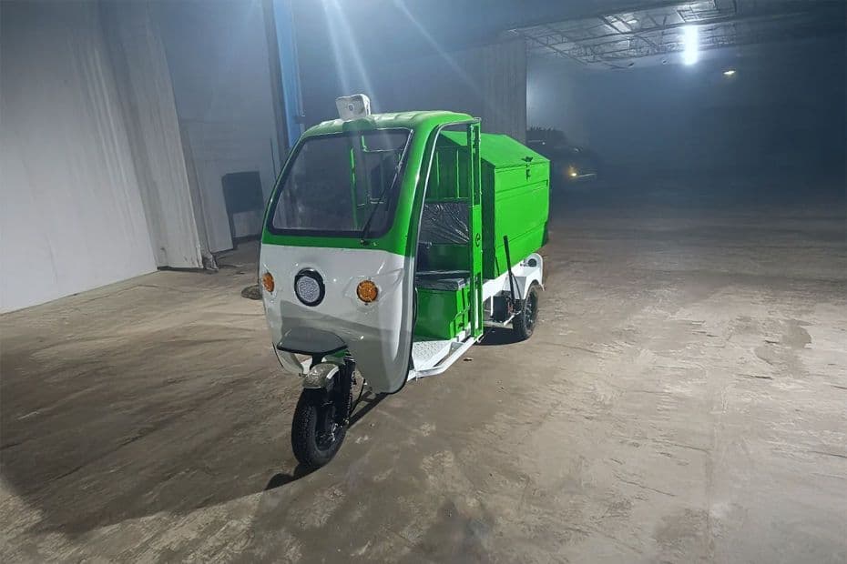 Aerodrive Garbage Loader
